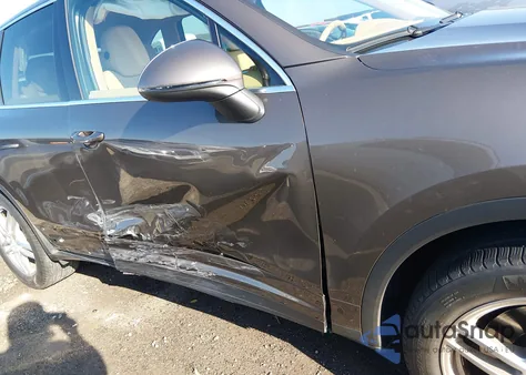 2016 Porsche Cayenne z USA, uszkodzony, nr VIN WP1AA2A22GKA12760